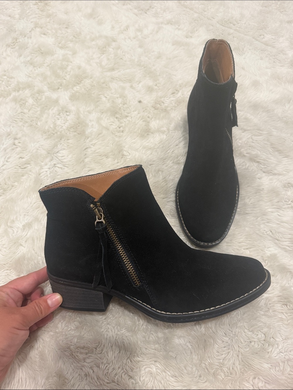White Mountain Altos Suede Block Heel Ankle Boots in black Woman’s Size 7
